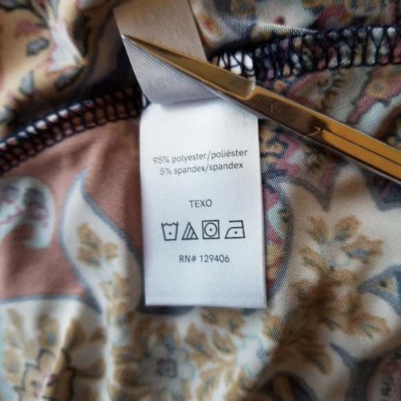 VENUS Paisley Cold Shoulder Top - Picture 2 of 10